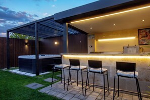 Outdoor spa tub