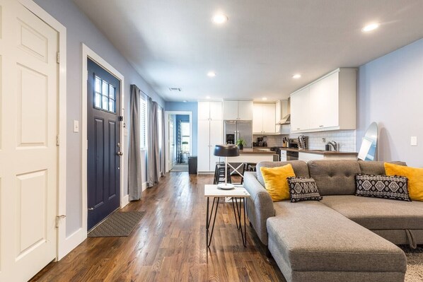 Smart TV - Lombardy Haven! Downtown Medical Center ⭐️⭐️⭐️⭐️⭐️ (Houston)