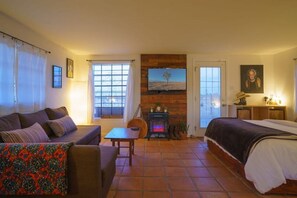 1 chambre, fer et planche à repasser, Wi-Fi gratuit, draps fournis