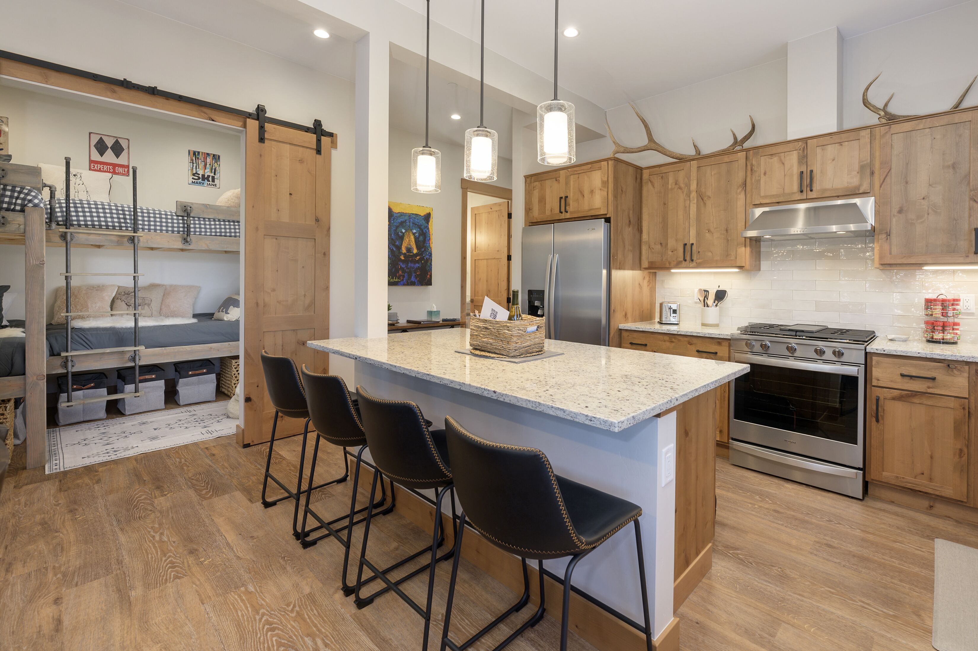 冰箱、微波炉、烤箱、炉灶