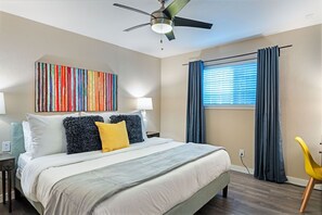 2 Schlafzimmer, Schreibtisch, Bügeleisen/Bügelbrett, WLAN