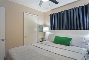 2 bedrooms, desk, iron/ironing board, WiFi