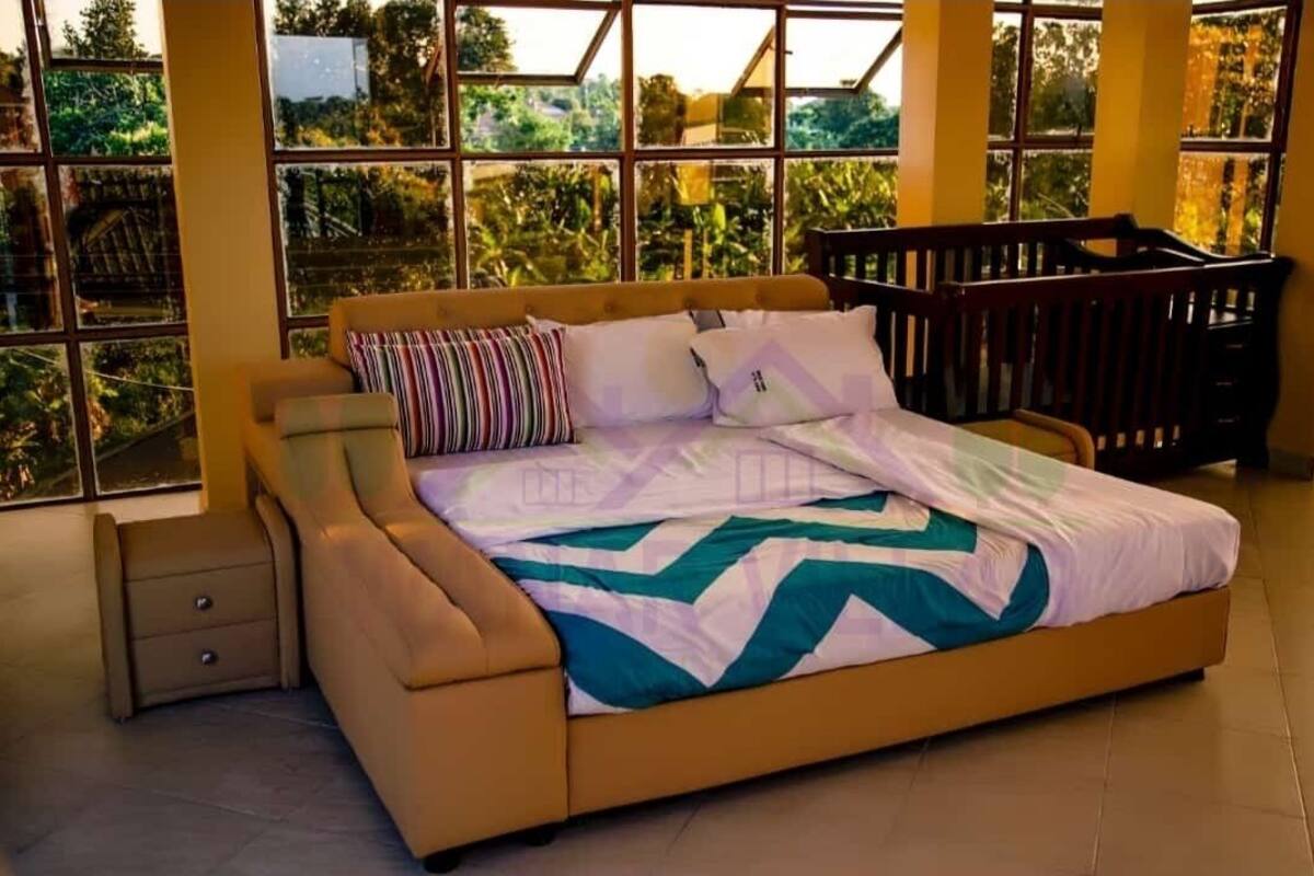 Premium Apartment, 1 King Bed with Sofa bed, Balcony, Lake View | Hypo-allergenic bedding available, desk, laptop workspace