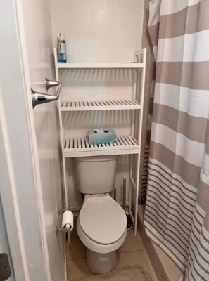 Bathroom - Welcoming 1-bedroom
(Miami)