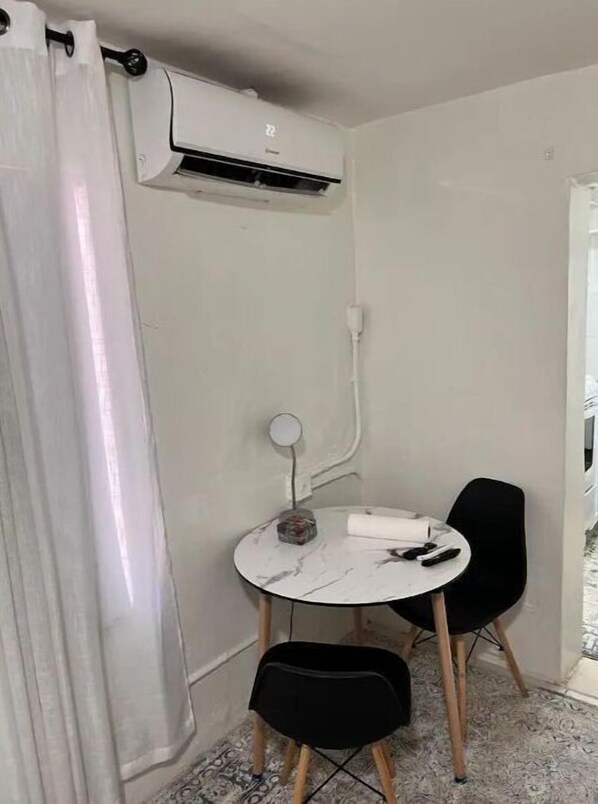 Dining - Welcoming 1-bedroom
(Miami)