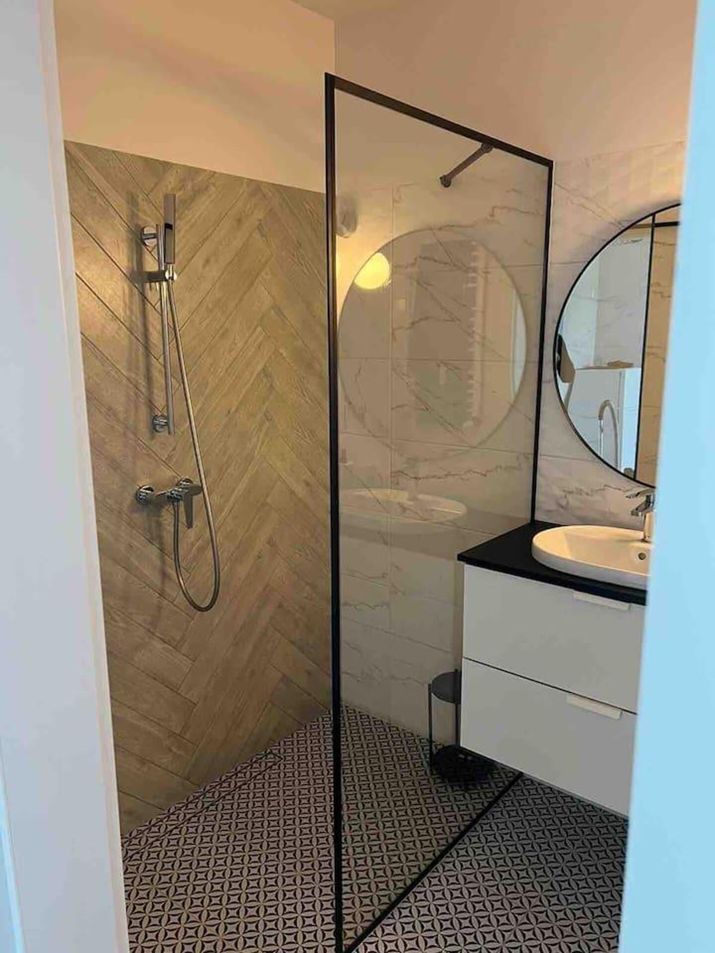 Apartament | Bany | Dutxa i tovalloles 