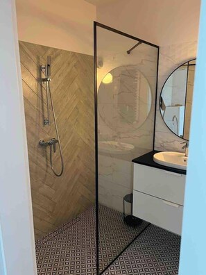 Apartamento | Baño | Ducha y toallas