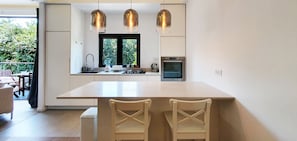 Apartment | Private kitchen | Fridge, electric kettle - Dizengoff Brique (Tel Aviv)
