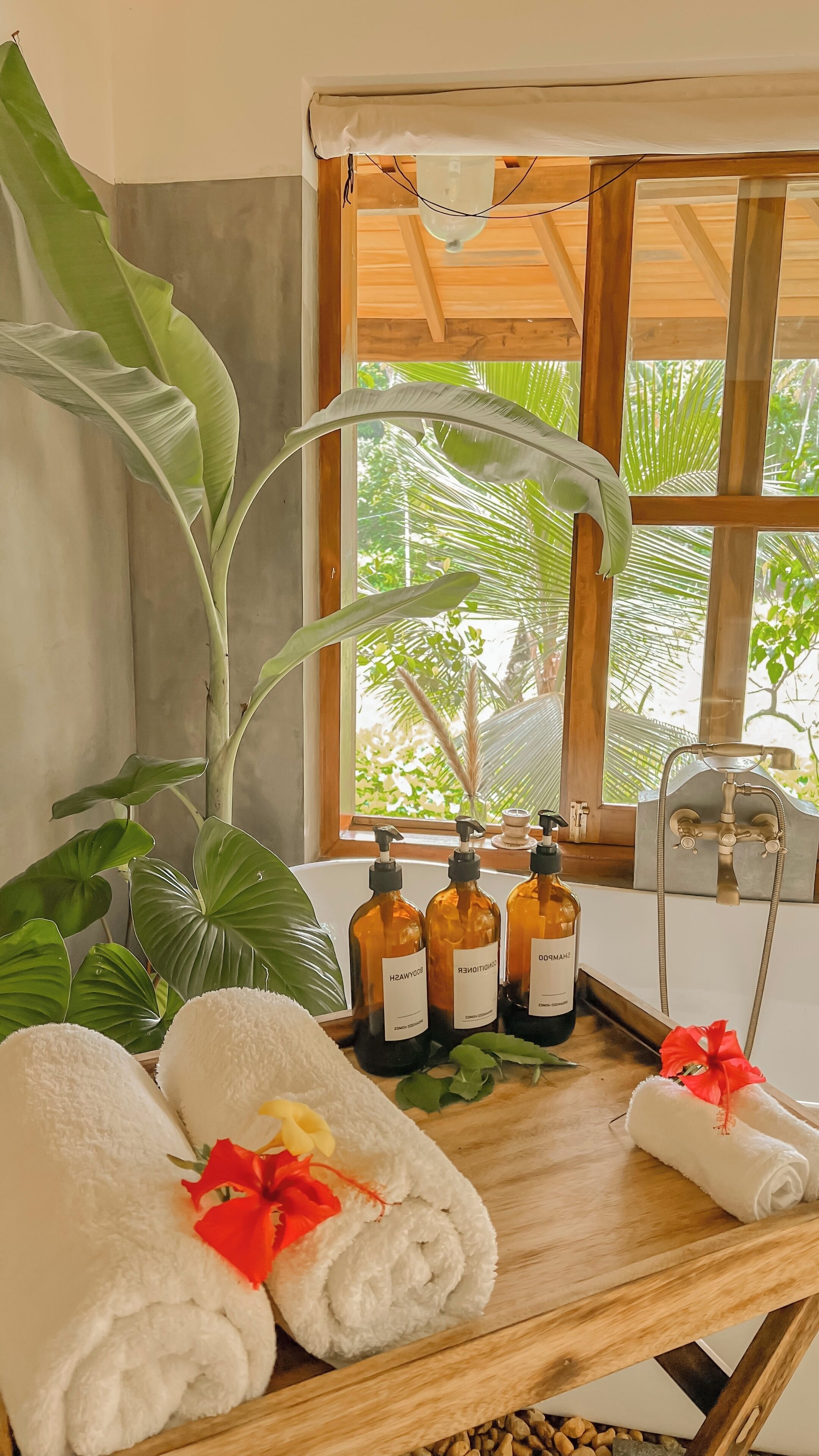 Superior Villa | Bathroom | Separate tub and shower, deep soaking tub, rainfall showerhead