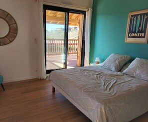 5 Schlafzimmer, Schreibtisch, Bügeleisen/Bügelbrett, kostenloses WLAN