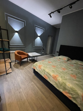 Double Room | Free WiFi. Toktonalieva 8 B