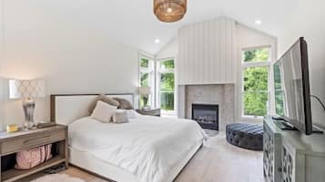 5 bedrooms, iron/ironing board, WiFi, bed sheets
