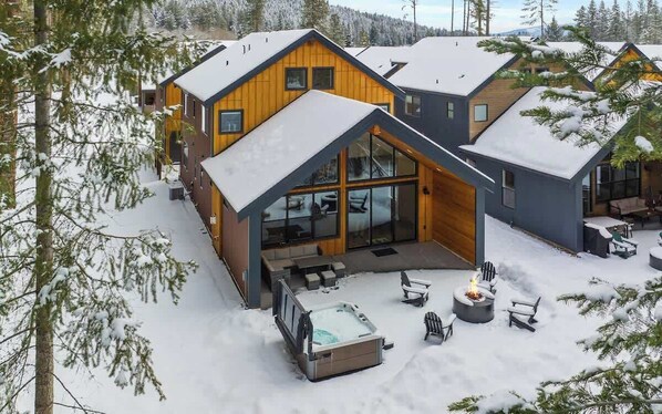 Exterior - 4BR, HotTub, GameRm, Fire Place & Pit, Chefs Kitch (Kittitas County)