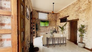 Luxury Loft | Living area | 40-inch Smart TV with cable channels - Torre del reloj (Cartagena)