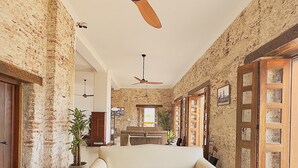 Luxury Loft | Living area | 40-inch Smart TV with cable channels - Torre del reloj (Cartagena)