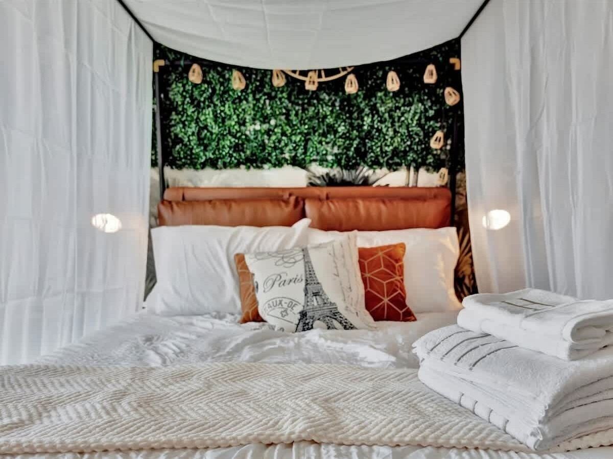 1 Schlafzimmer, Schreibtisch, Bügeleisen/Bügelbrett, Reisekinderbett