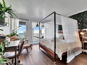 1 غرفة نوم ومكتب ومكواة/لوح كي وسرير سفر