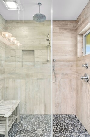 Shower, hair dryer, towels