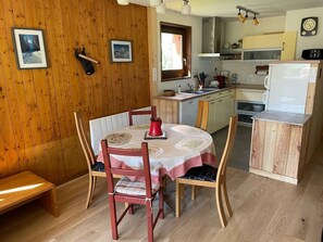 Dining - Charming Bright Spacious Village Walk to lift Hike (Praz Sur Arly)