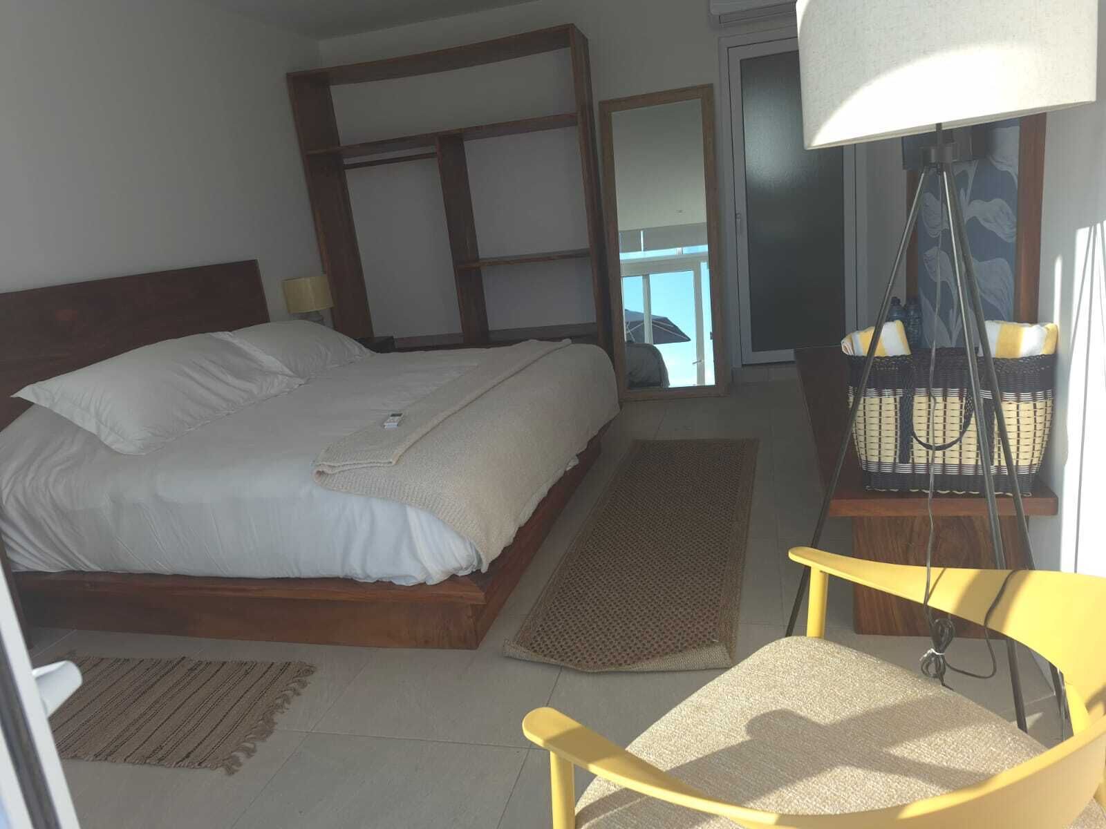 Cofres nos quartos, individualmente decorados, Wi-Fi de cortesia