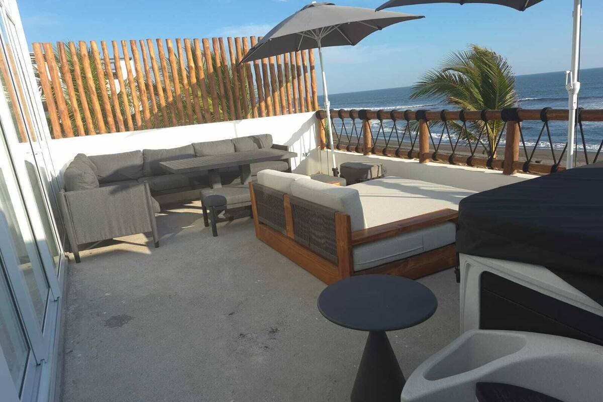 Deluxe Bungalow, 1 Bedroom, Ocean View | Living area | Smart TV