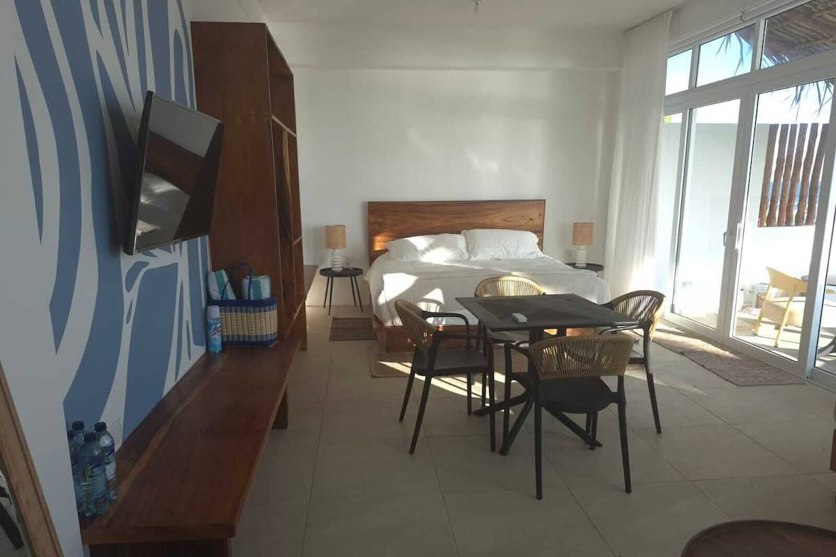 Egyptian cotton sheets, premium bedding, in-room safe