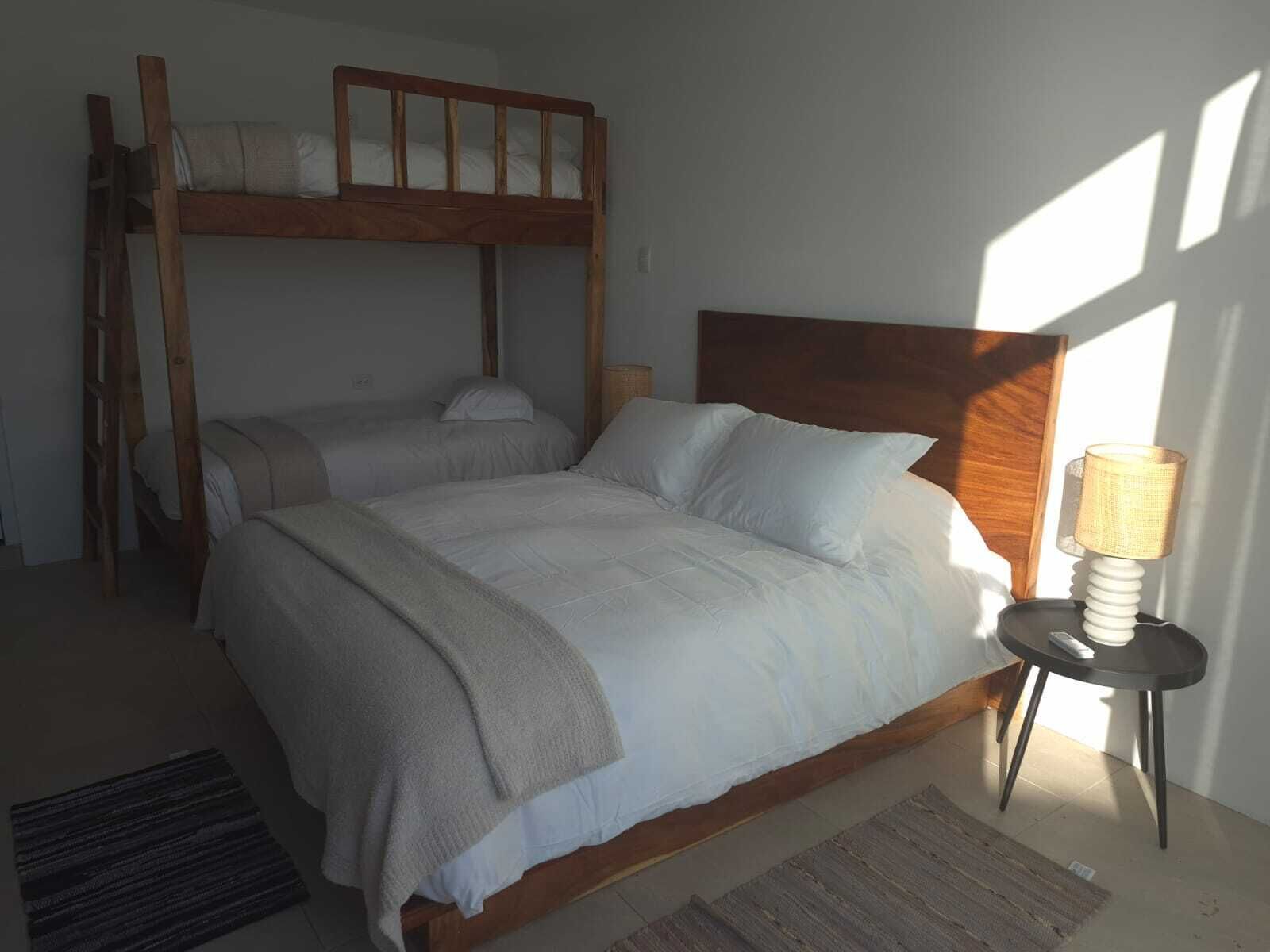 Cofres nos quartos, individualmente decorados, Wi-Fi de cortesia