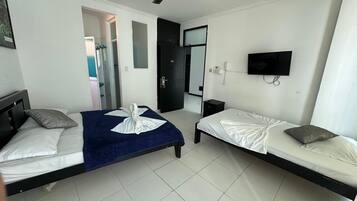 In-room safe, free WiFi, bed sheets