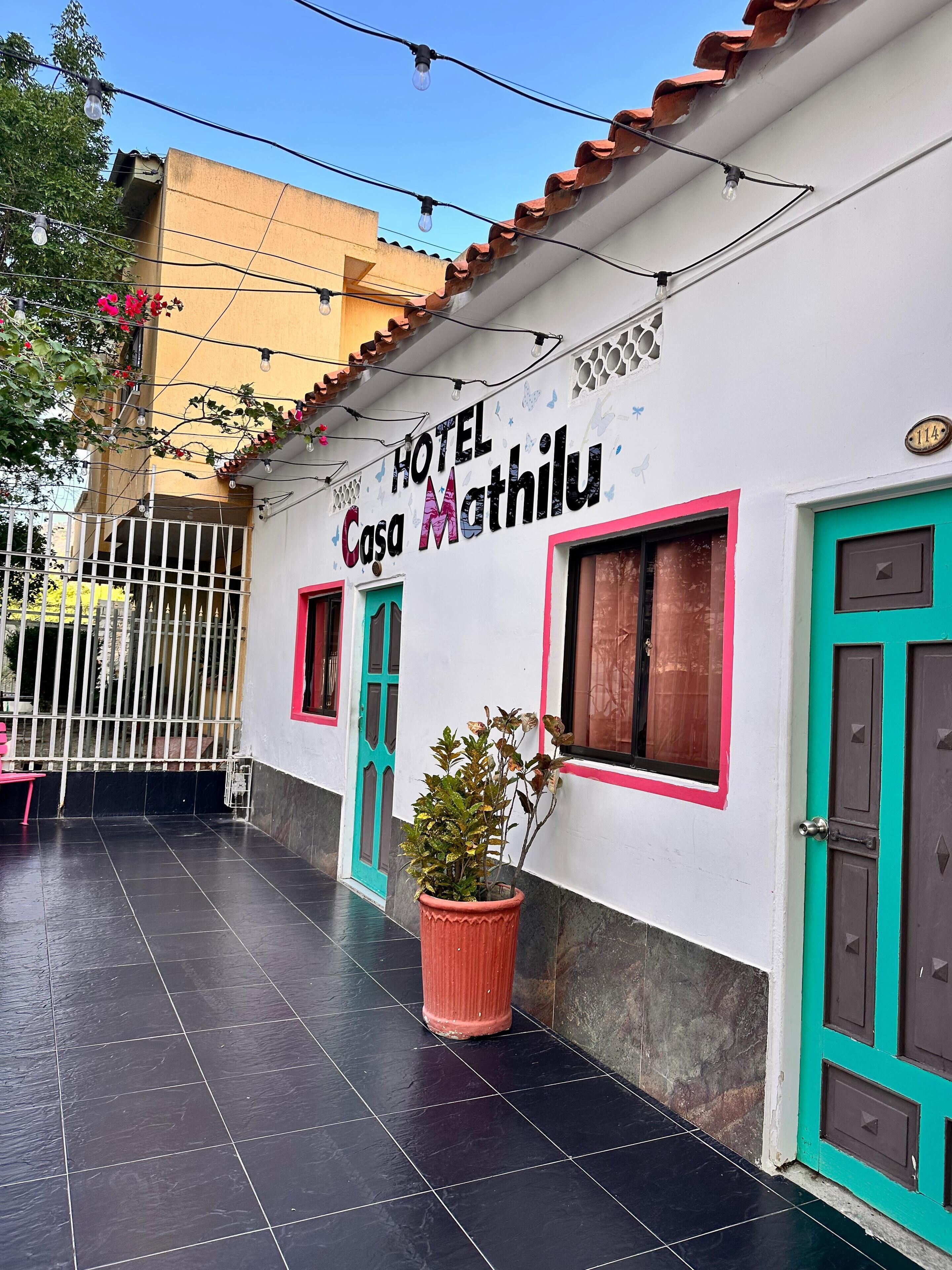 Vista frontal de la propiedad