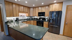 Fridge, microwave, oven, stovetop - Remodeled Condo w/ FREE WiFi, Parking, Heated Pool, Hot Tubs, Skier Shuttle (Avon)