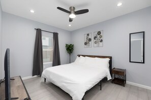 3 bedrooms, iron/ironing board, WiFi, bed sheets - Casa Moderna
 (Brownsville)