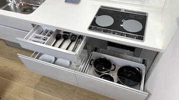 House, Non Smoking, Mountainside | Private kitchen | Electric kettle, dining tables