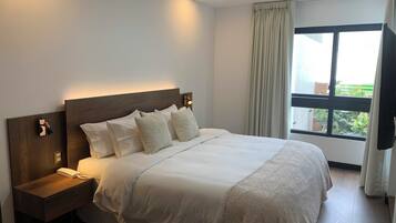 Egyptian cotton sheets, premium bedding, down comforters, in-room safe