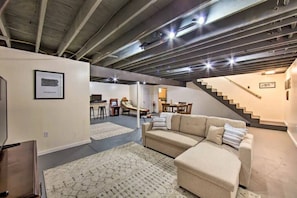 TV, fireplace, ping pong - Peaceful Pond family fun getaway (Albrightsville)