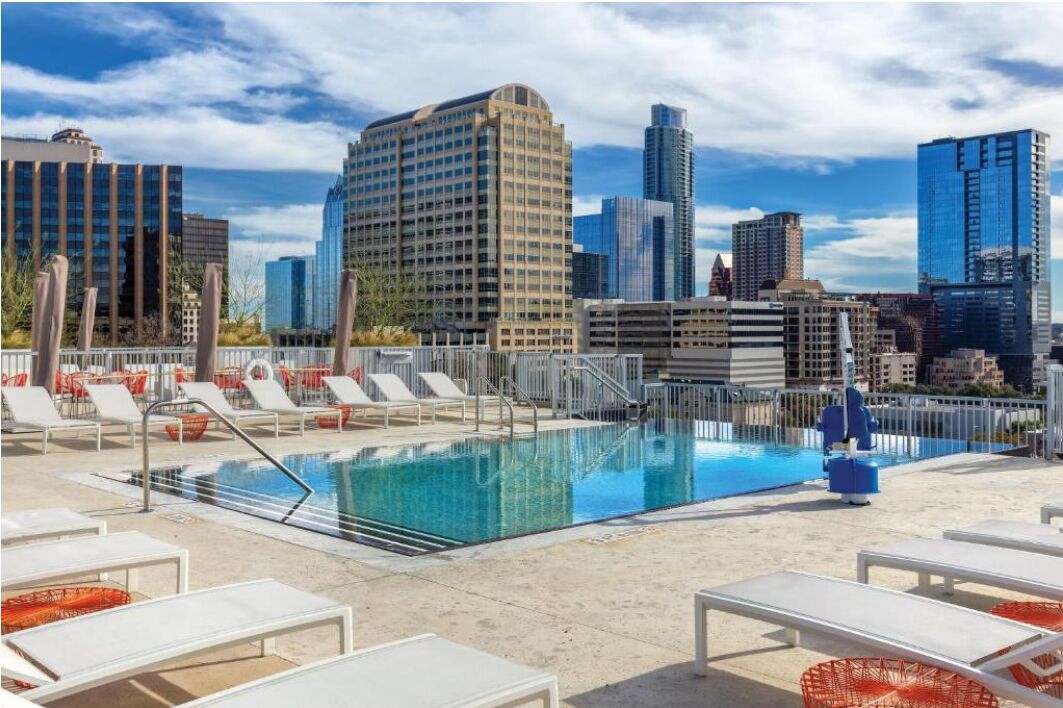 2Bed/2Bath - Central Austin Resort with a Rooftop Pool!!
