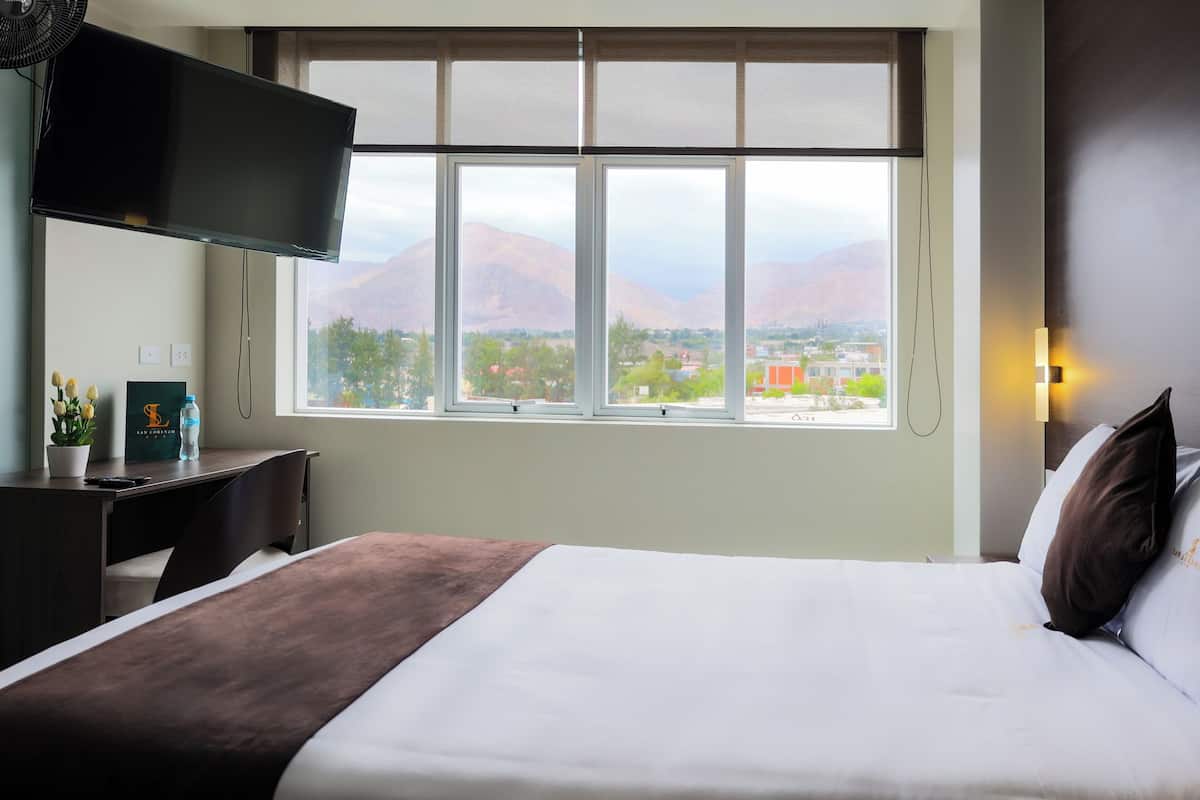 City Room, Non Smoking | Hypo-allergenic bedding available, in-room safe, desk, laptop workspace