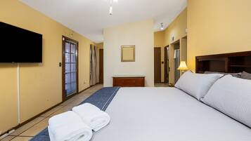 2 habitaciones, escritorio, tabla de planchar con plancha y wifi gratis