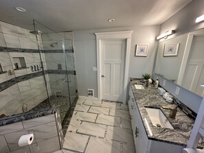 Bruser, hårtørrer, håndklæder, Sæbe