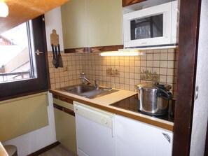 Kylskåp, mikrovågsugn och diskmaskin