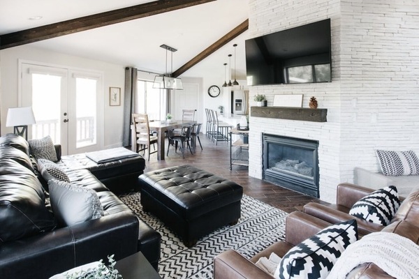 Smart TV, fireplace, stereo