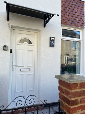 Exterior detail - Urban house overlooking the city (Norfolk)