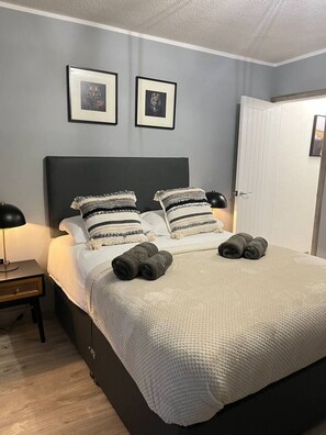 3 bedrooms, iron/ironing board, Internet, bed sheets