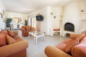 Fernseher, Stereoanlage