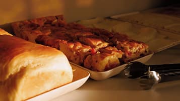 Café da manhã feito na hora grátis todos os dias