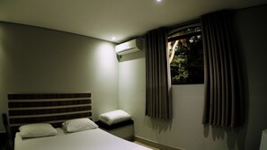 Standaard tweepersoonskamer | Een minibar, geluiddichte muren, gratis wifi, beddengoed