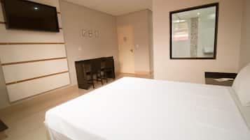 Quarto casal luxo | Frigobar, quartos à prova de som, Wi-Fi de cortesia, roupa de cama