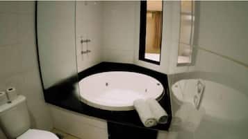 Minibar, soundproofing, free WiFi, bed sheets
