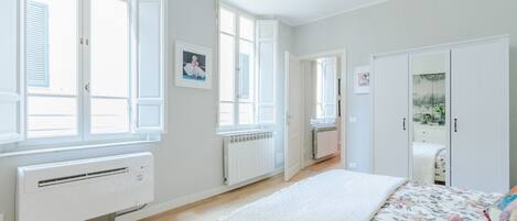 تجهيزات دش، مجففات شعر، مراحيض شطف، مناشف