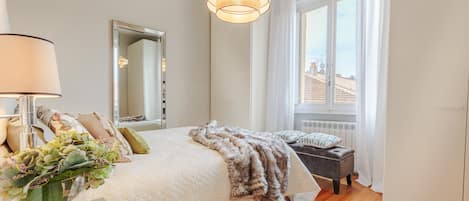 1 chambre, fer et planche Ă repasser