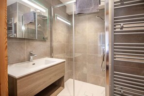 Een douche, een haardroger